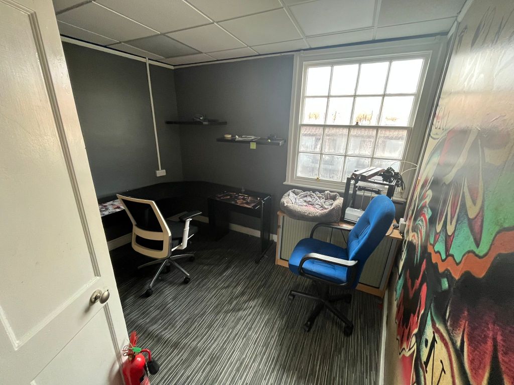 Property photo 3 of 6