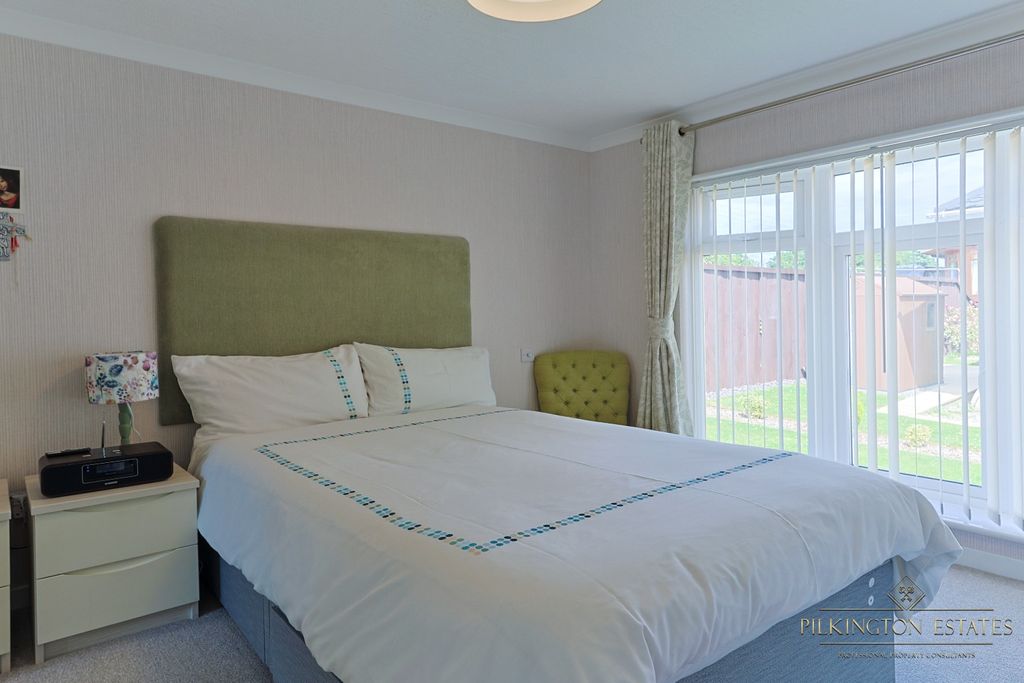 Property photo 2 of 22 4307313