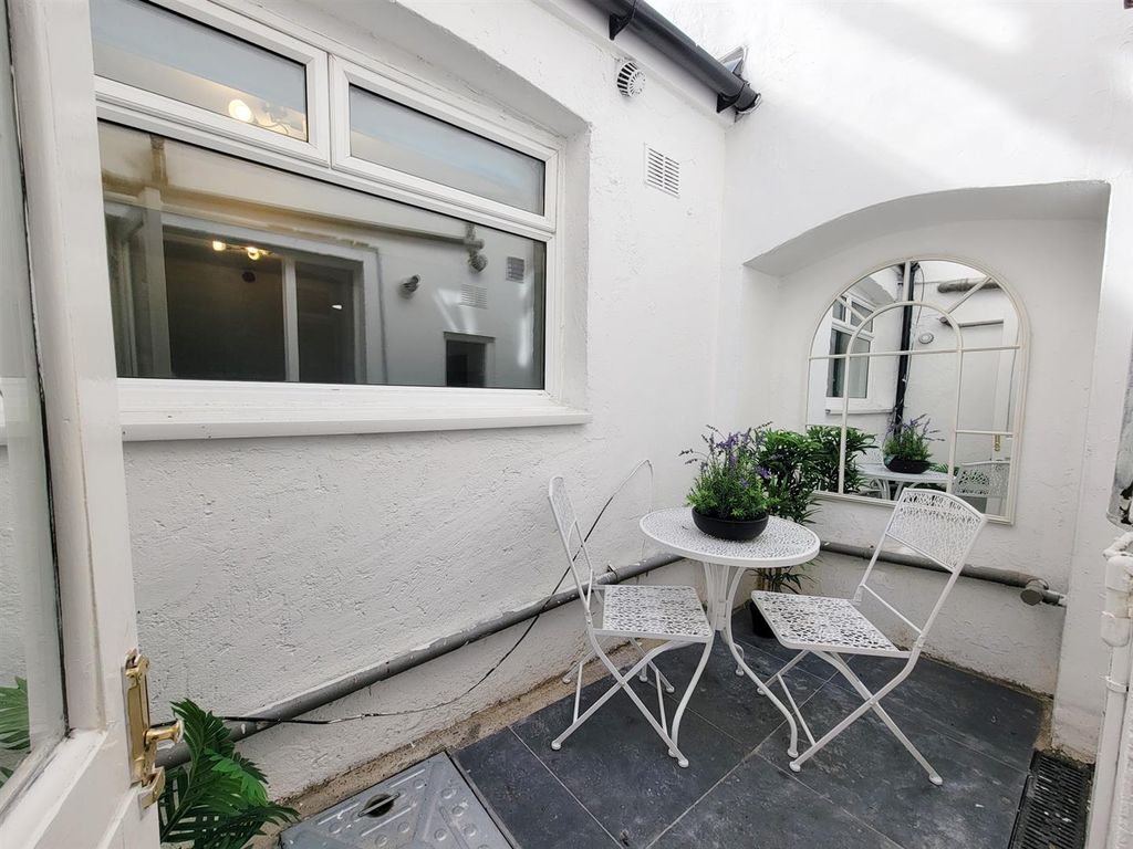Property photo 2 of 9 Terrace