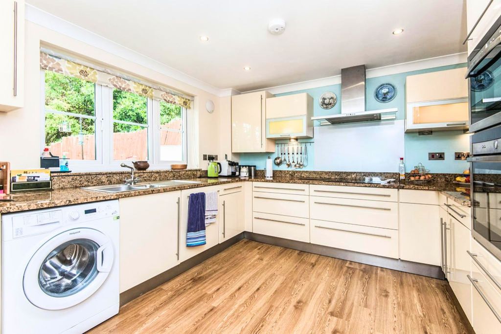 Property photo 2 of 17 Kitchen