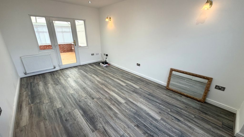 Property photo 3 of 11 Image