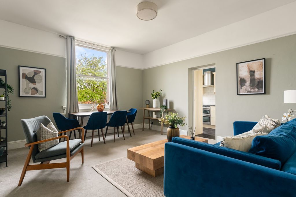 Property photo 2 of 10 Sitting/Dining Room