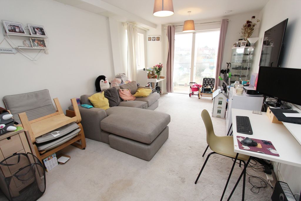 Property photo 3 of 11 Img_4862A