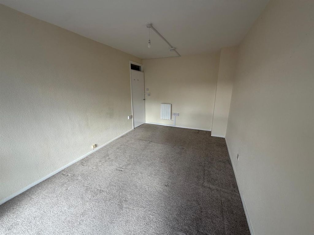 Property photo 3 of 14 8.Jpeg