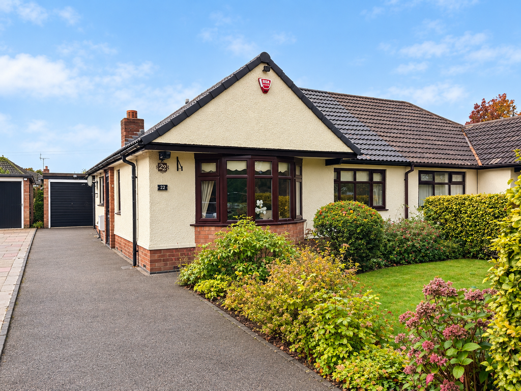 Property photo 1 of 13 Tidy Bungalow With Flowerful Front Garden