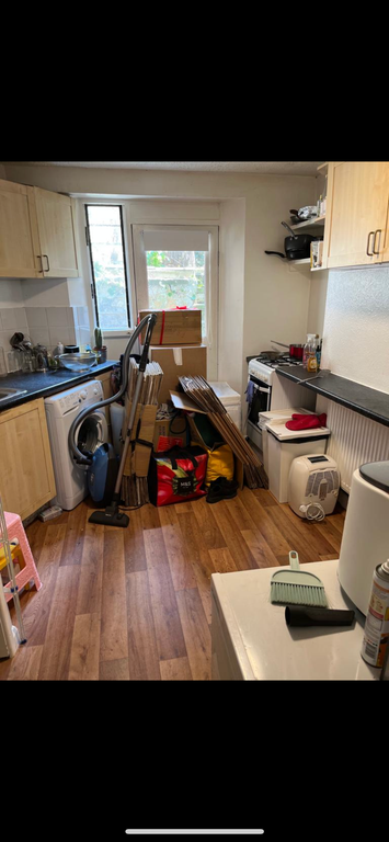 Property photo 3 of 6 Kitchen