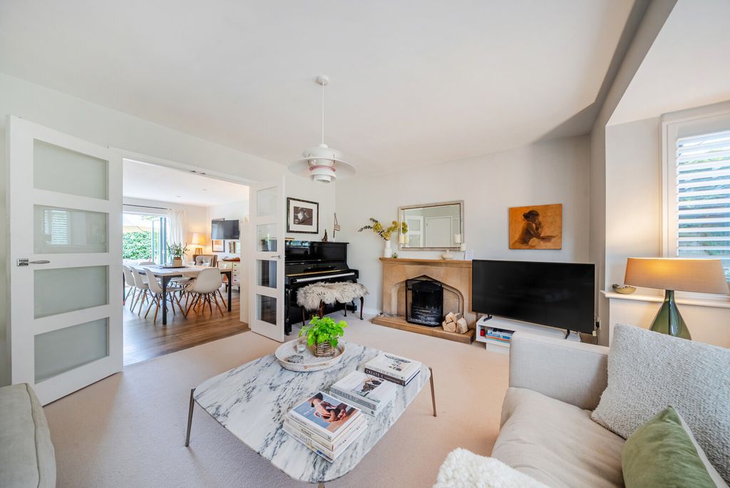 Property photo 2 of 24 1459710-11-6A0Afe...
