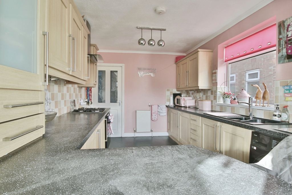 Property photo 2 of 10 4558524