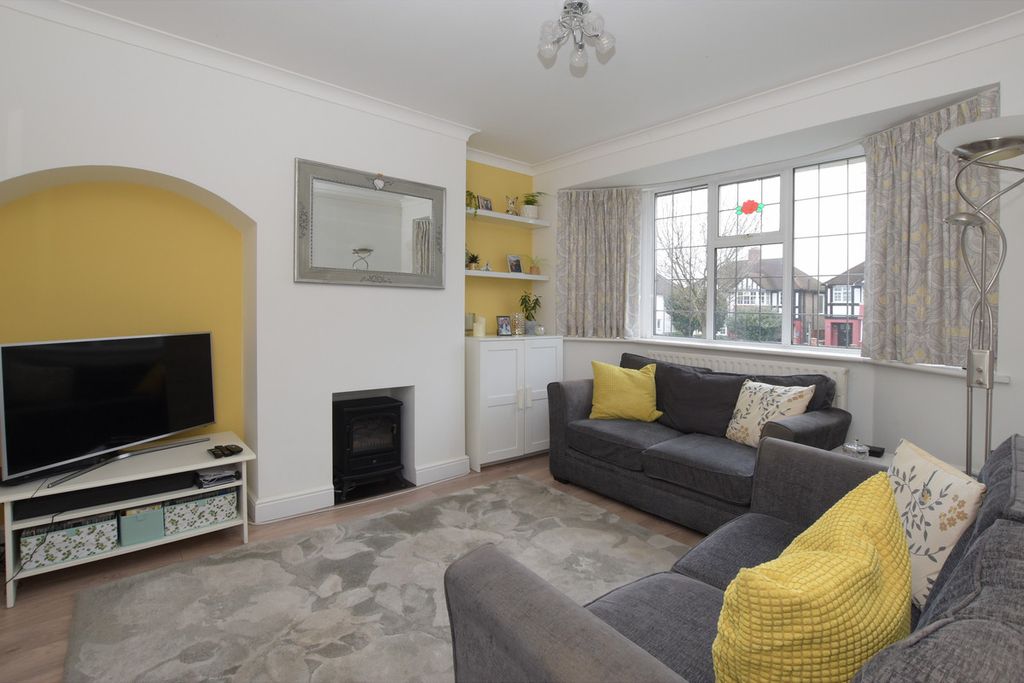 Property photo 2 of 17