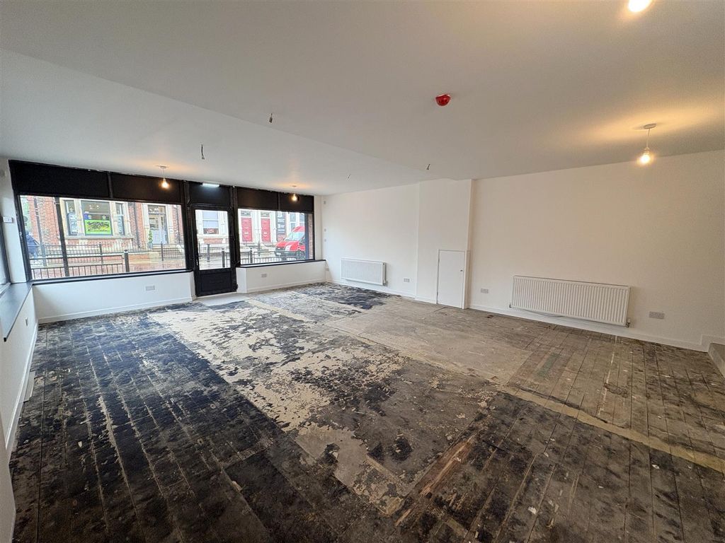 Property photo 3 of 11 Main Room