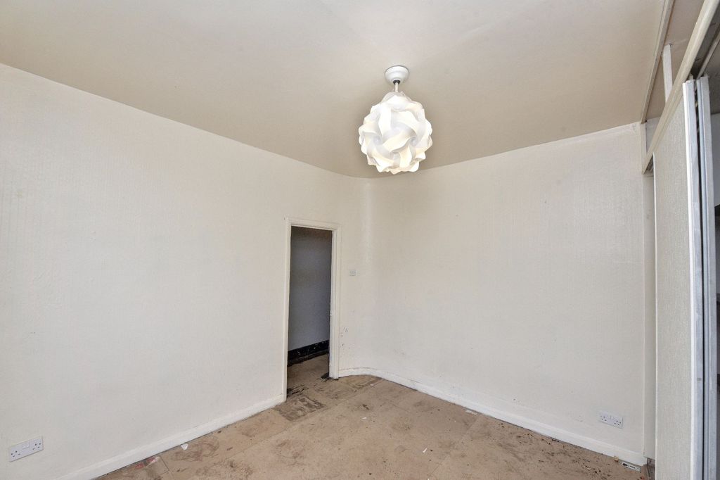 Property photo 3 of 20 6 Barnwell Road, Brixton, London, Sw2 1Pw