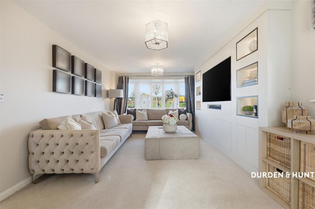 Property photo 2 of 31 Pippin Road