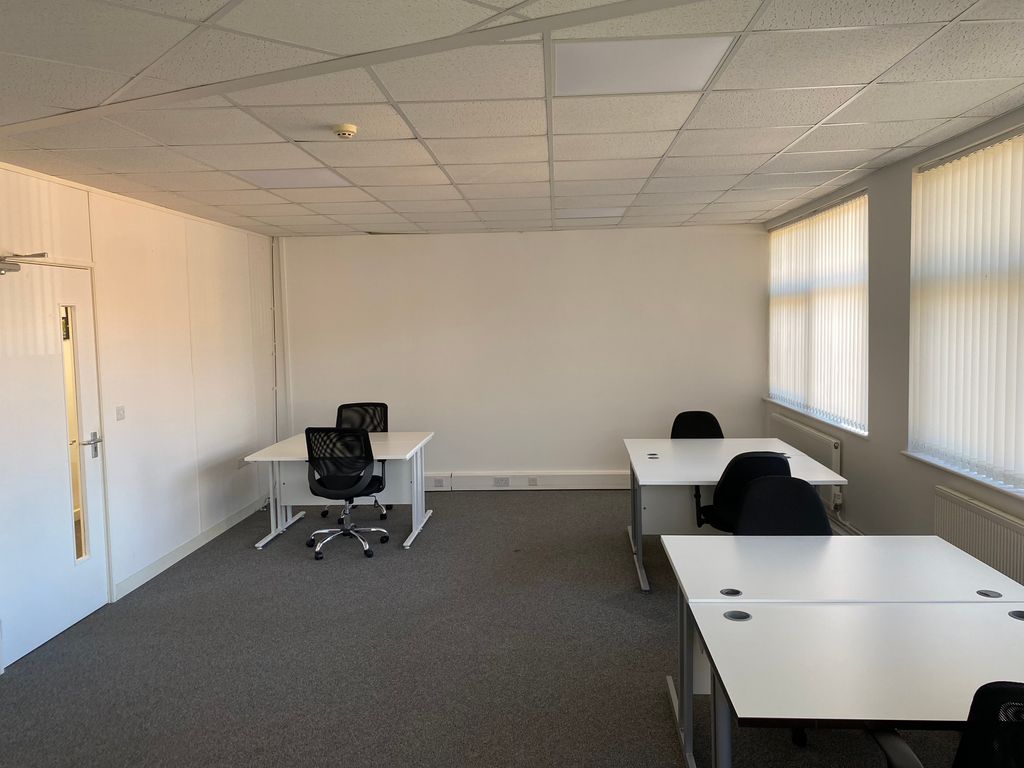 Property photo 2 of 8 400 Sq Ft Office