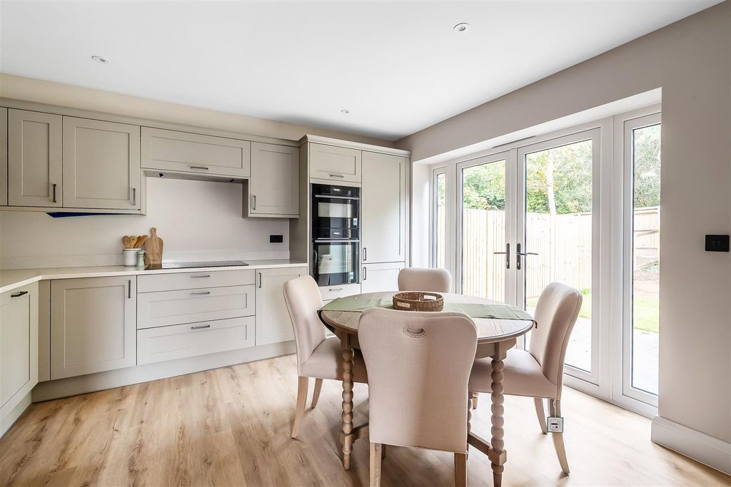 Property photo 1 of 20 Paddock-Grove-10.Jpg