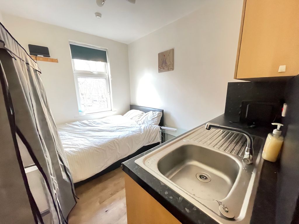 Property photo 3 of 4 Studio Bedroom