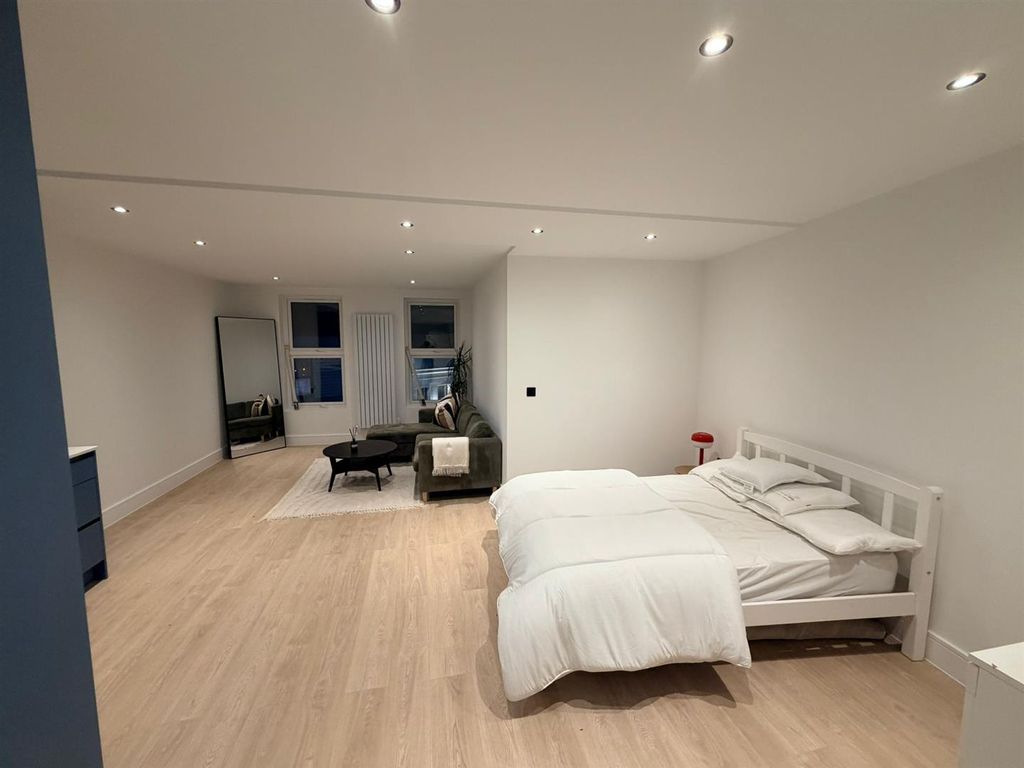 Property photo 1 of 8 F5 Bex IV.Jpg