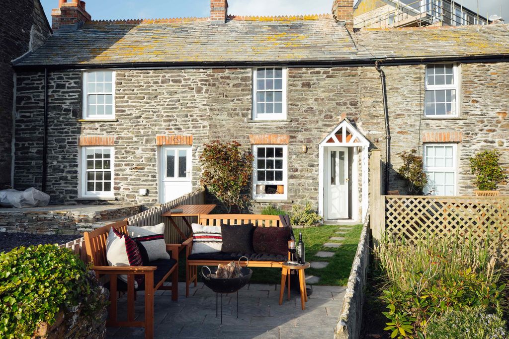 Property photo 1 of 21 92 Fore Street