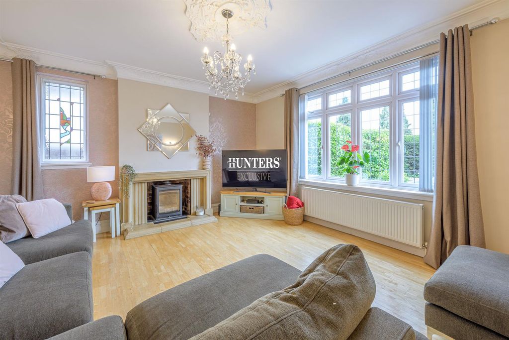 Property photo 3 of 43