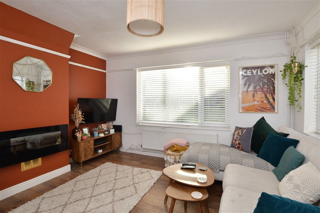 Property photo 3 of 15 Lounge