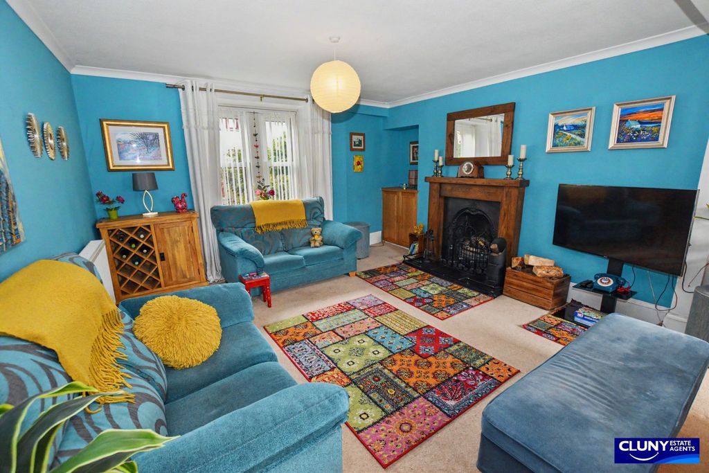 Property photo 3 of 20