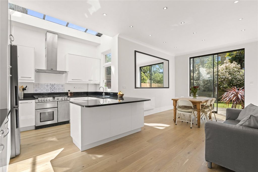 Property photo 1 of 10 Picture No. 11