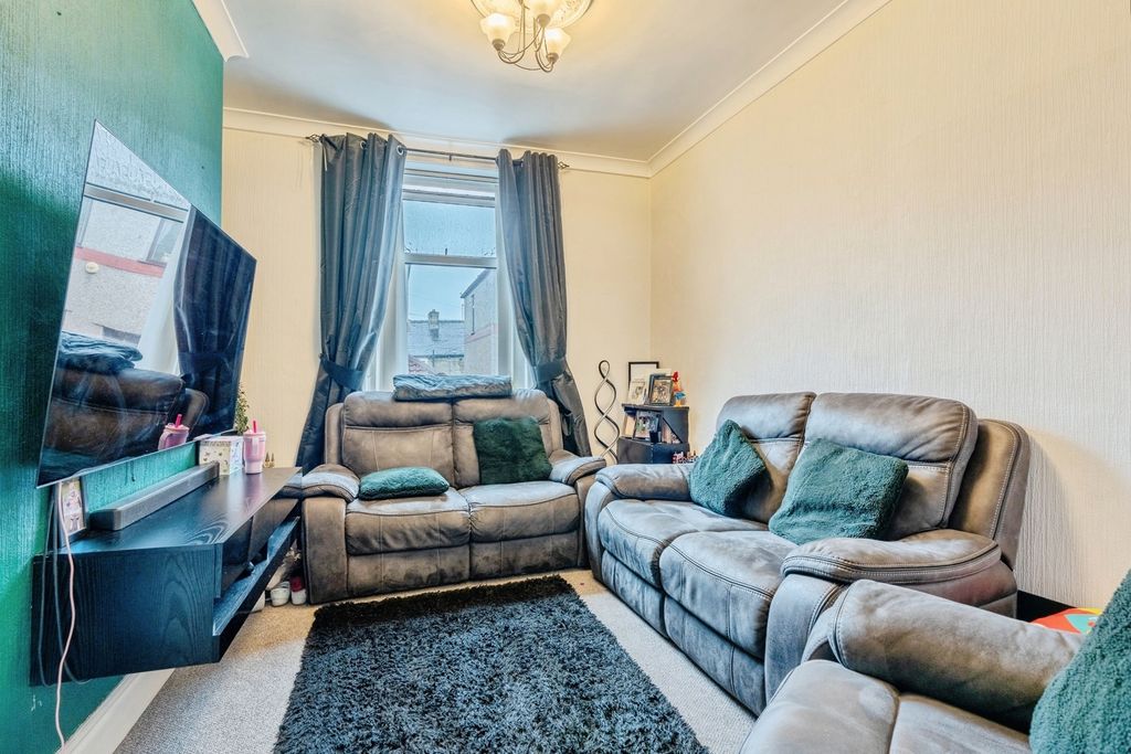Property photo 2 of 19 Pbox-Img.Jpg