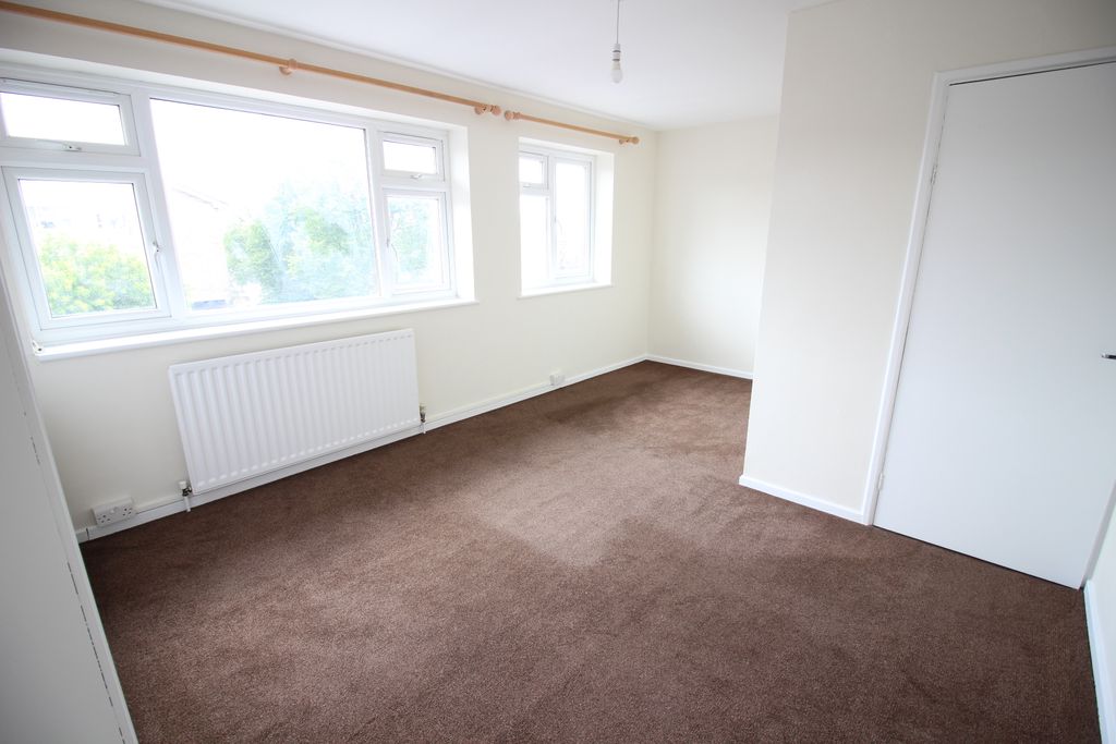 Property photo 3 of 9 82B High Road (4).Jp