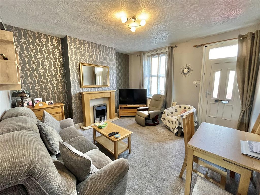 Property photo 2 of 13 Lounge