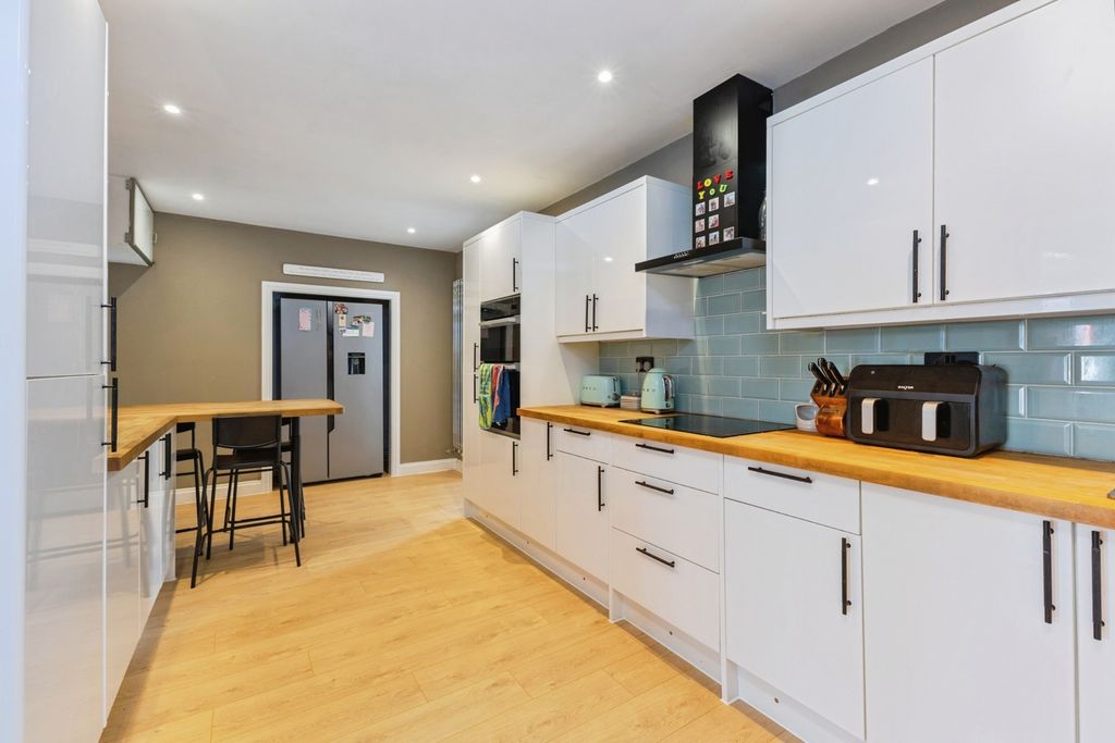 Property photo 3 of 23 Pbox-Img.Jpg