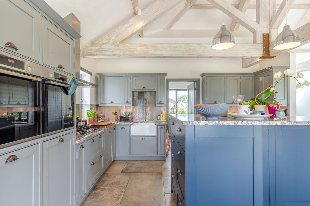 Property photo 2 of 21 Kitchen