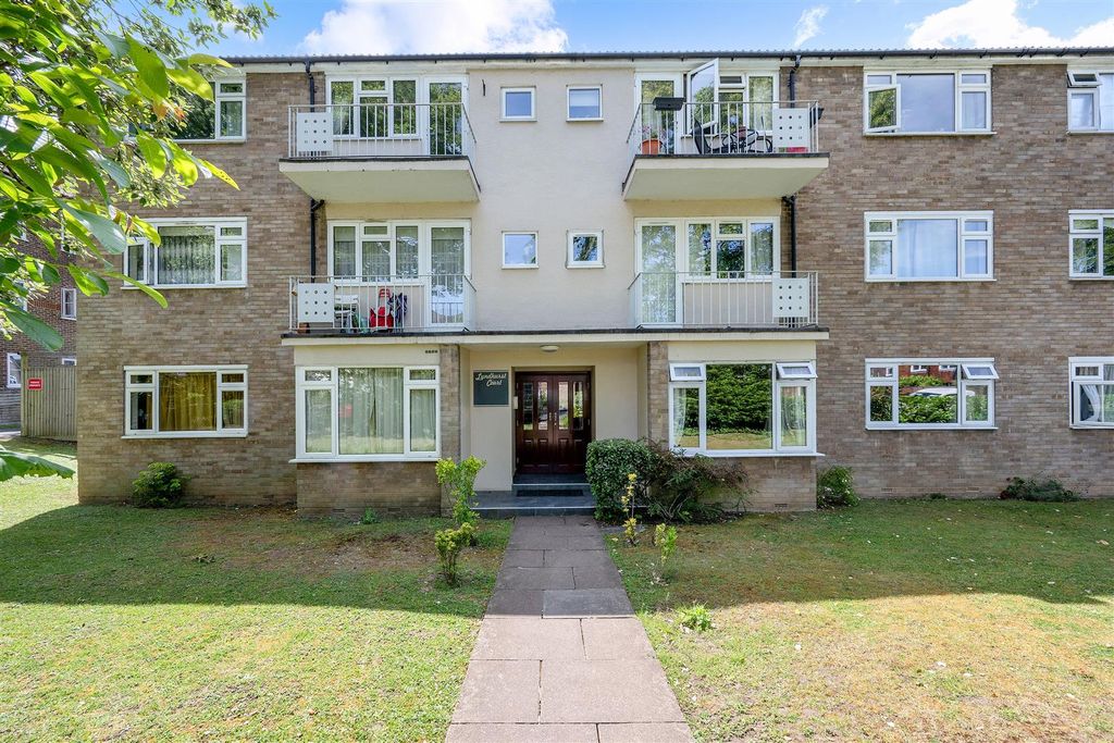 Property photo 2 of 15 Lyndhurst Court, 2- (19).Jpg
