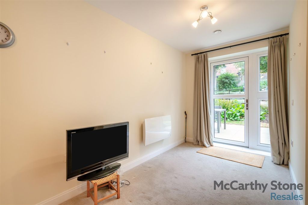 Property photo 2 of 18 8699587-Interior09.Jpg