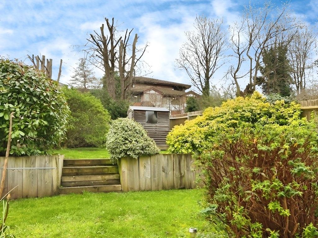 Property photo 3 of 11 Communal Gardens