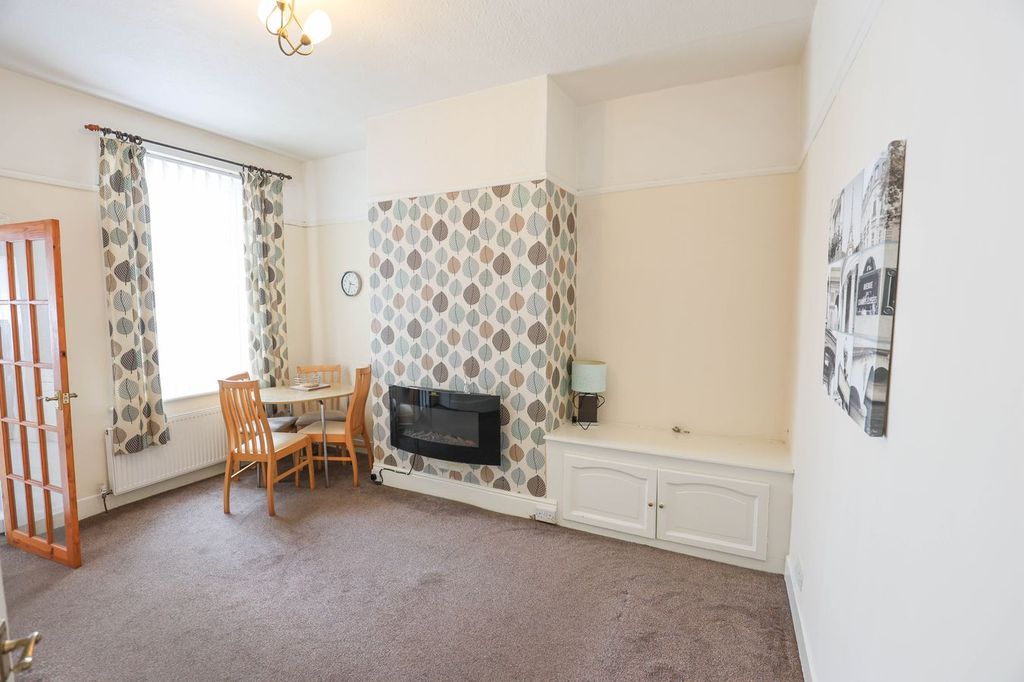 Property photo 3 of 11 Dining Room