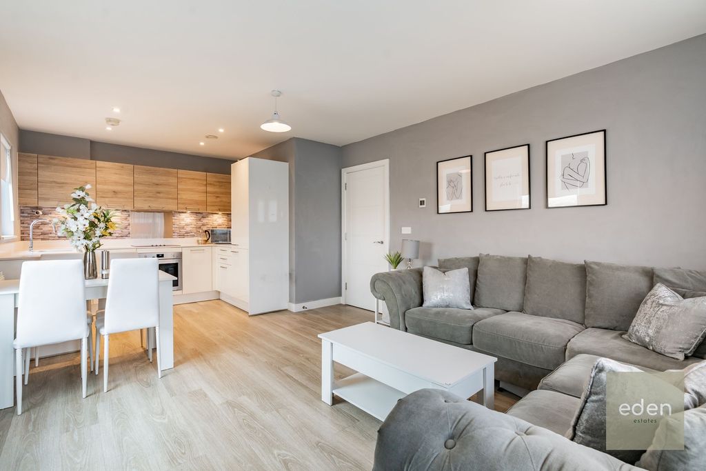 Property photo 3 of 27