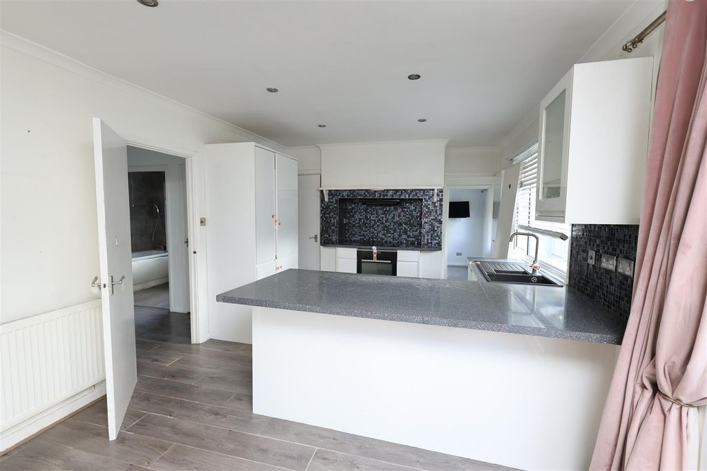 Property photo 3 of 20 Kitchen Diner