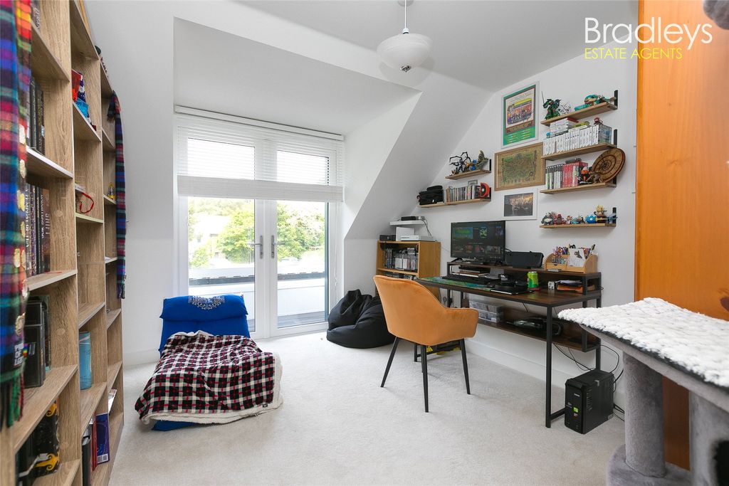 Additional image 5 of 2 bed flat for saleCentenary Way, Penzance, Cornwall TR18