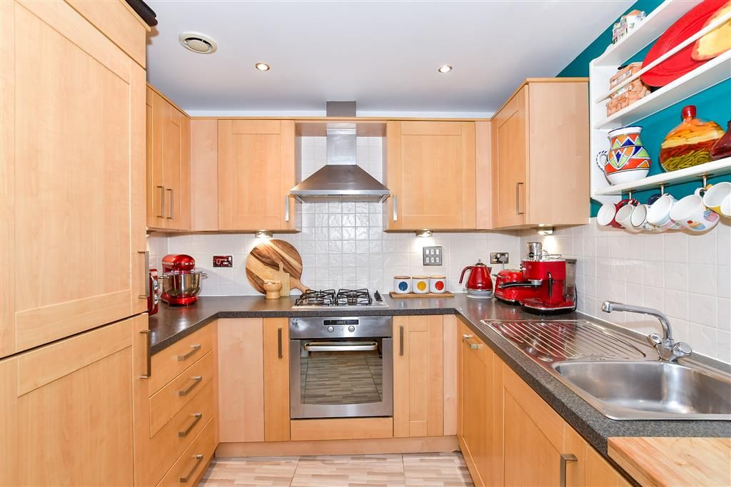 Property photo 3 of 8 Kitchen