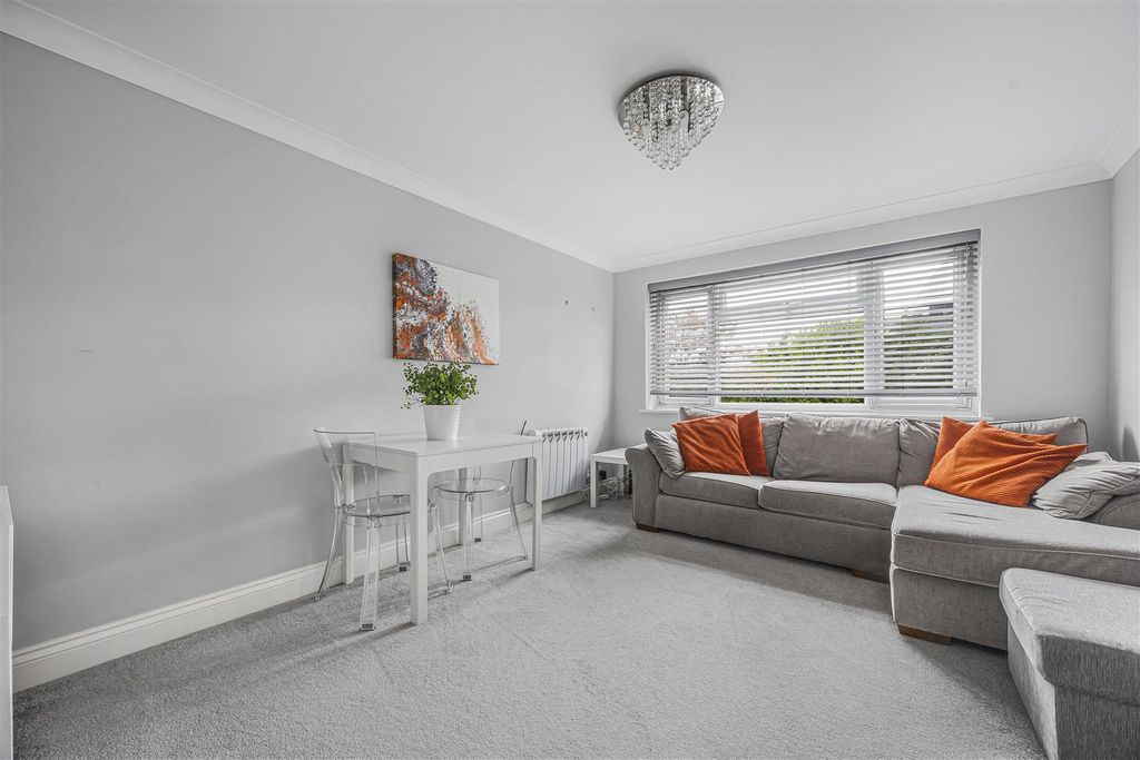 Property photo 1 of 11 11_65108.Jpg