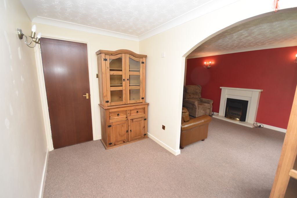 Property photo 3 of 9 Dining Room