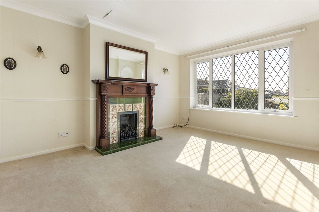 Property photo 2 of 31 Picture No. 15