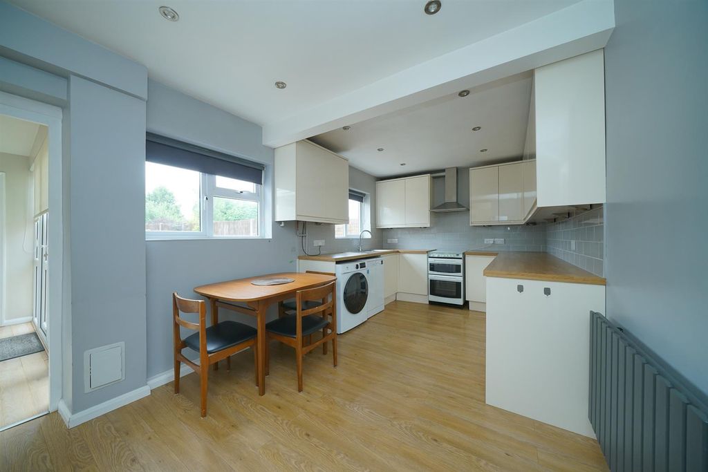 Property photo 3 of 23 28-Oldfield-Road-3023.Jpg