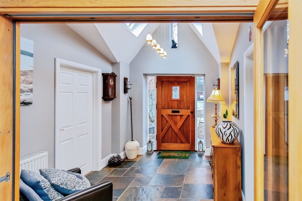 Property photo 3 of 20