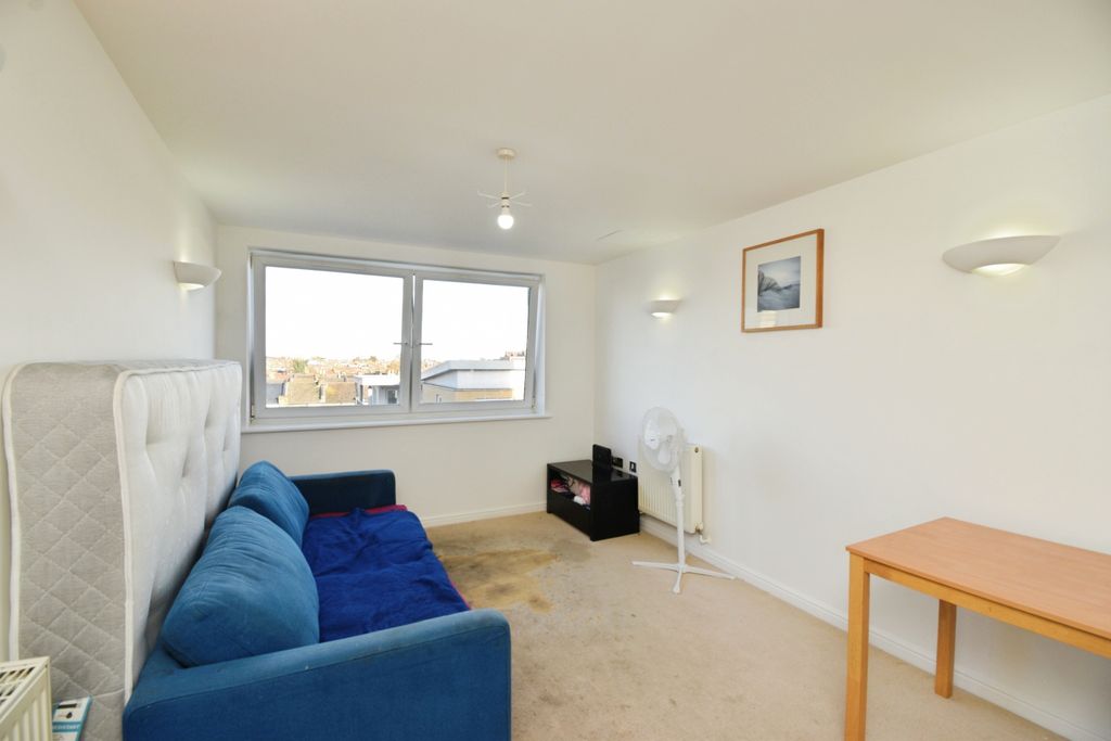 Property photo 2 of 20