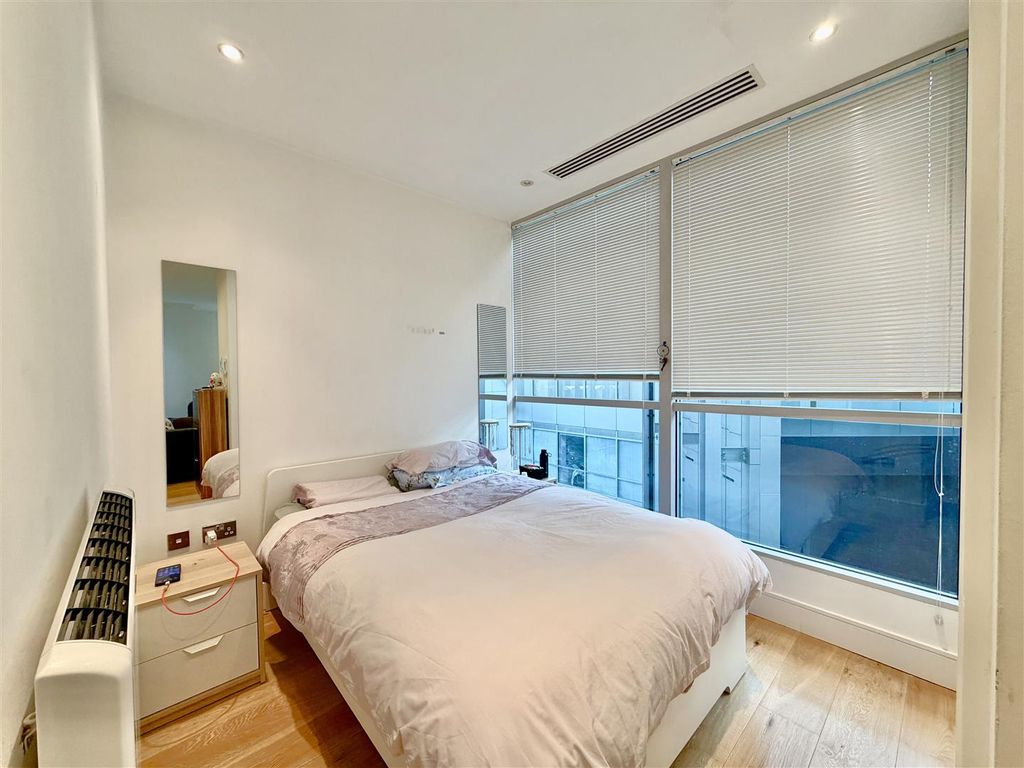 Property photo 3 of 5 Bedroom Area