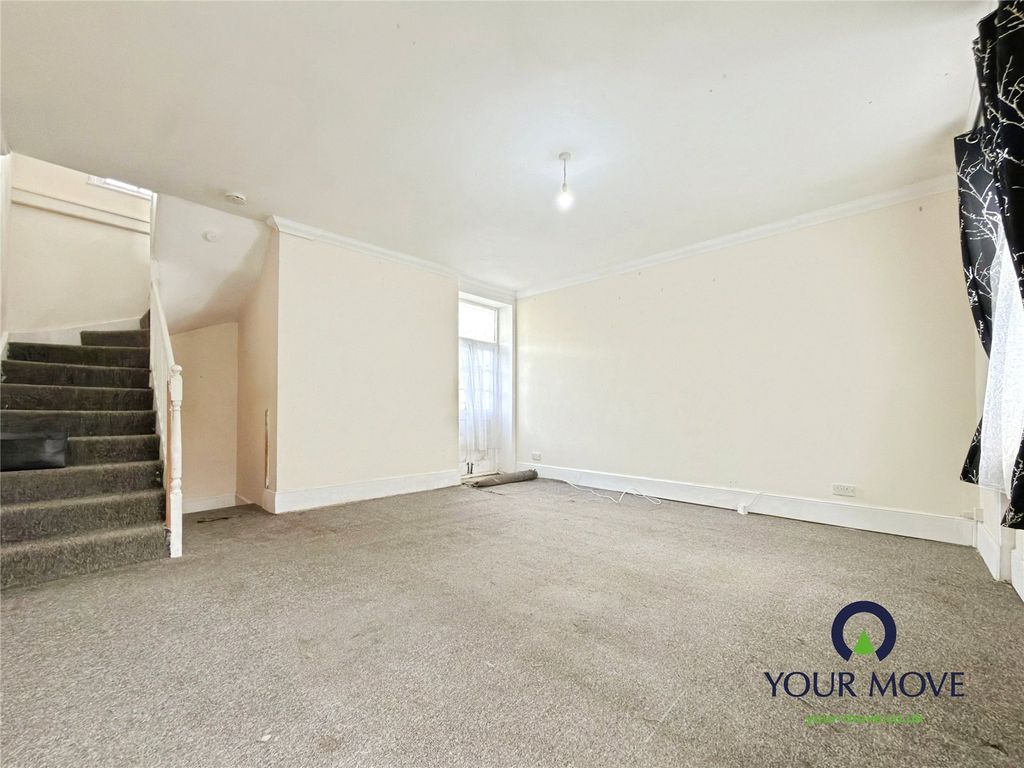 Property photo 2 of 10 Lounge