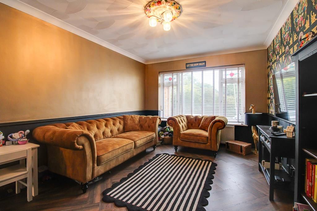 Property photo 3 of 23 Lounge