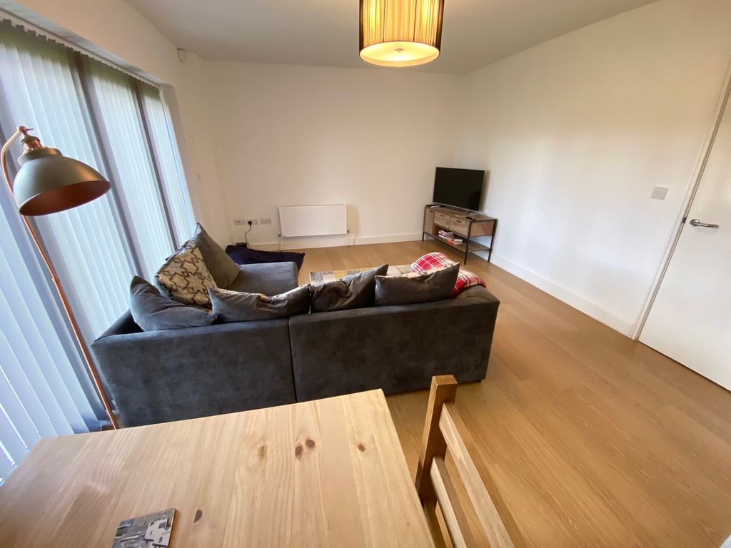 Property photo 3 of 10 Lounge Aspect 2