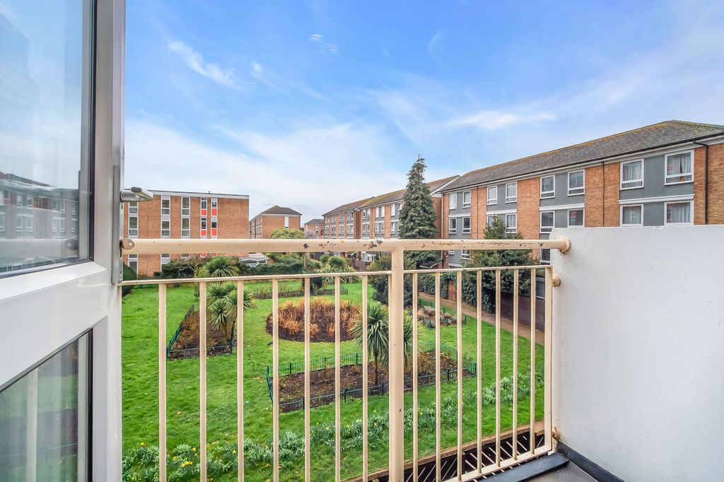 Property photo 3 of 11 Balcony