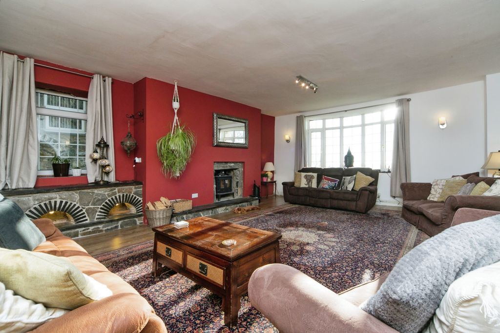 Property photo 2 of 44